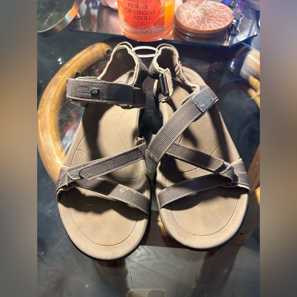 Teva sandles (size 6)
